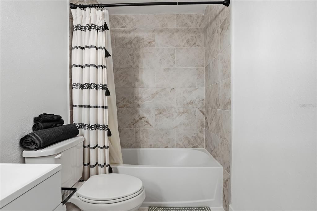 For Sale: $95,000 (1 beds, 1 baths, 710 Square Feet)