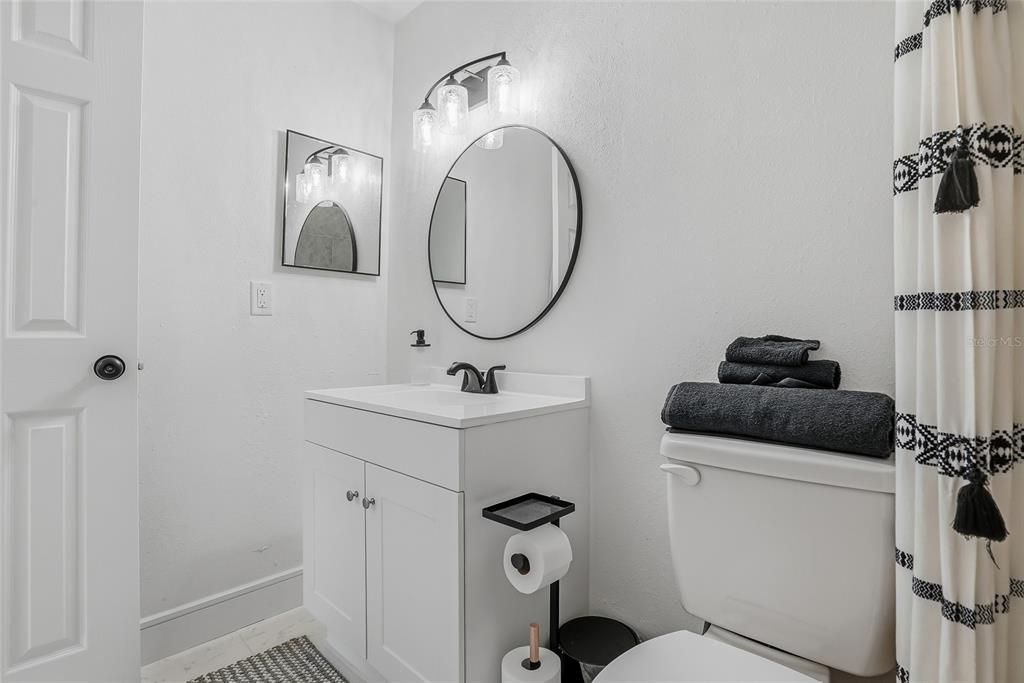 For Sale: $95,000 (1 beds, 1 baths, 710 Square Feet)