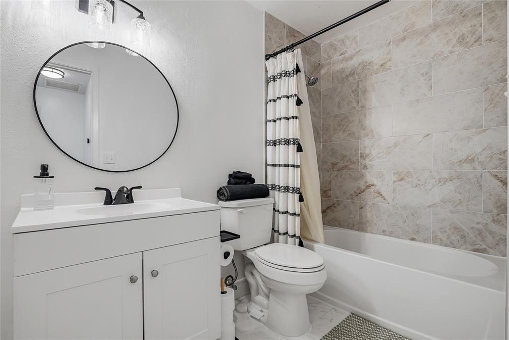 For Sale: $95,000 (1 beds, 1 baths, 710 Square Feet)