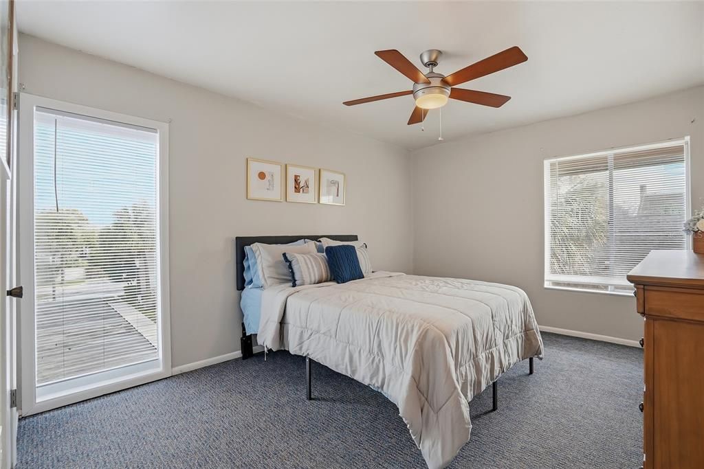 For Sale: $95,000 (1 beds, 1 baths, 710 Square Feet)