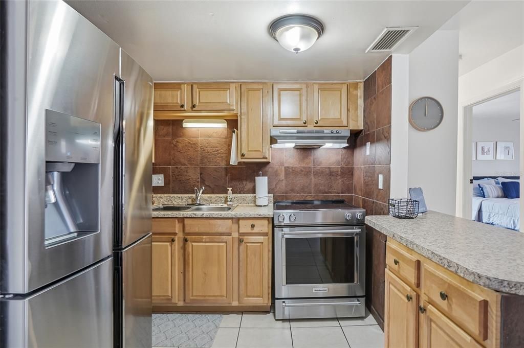 For Sale: $95,000 (1 beds, 1 baths, 710 Square Feet)