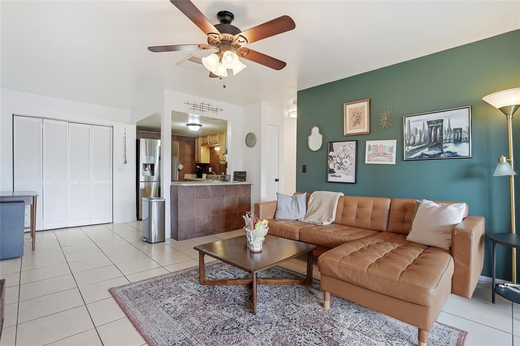 For Sale: $95,000 (1 beds, 1 baths, 710 Square Feet)