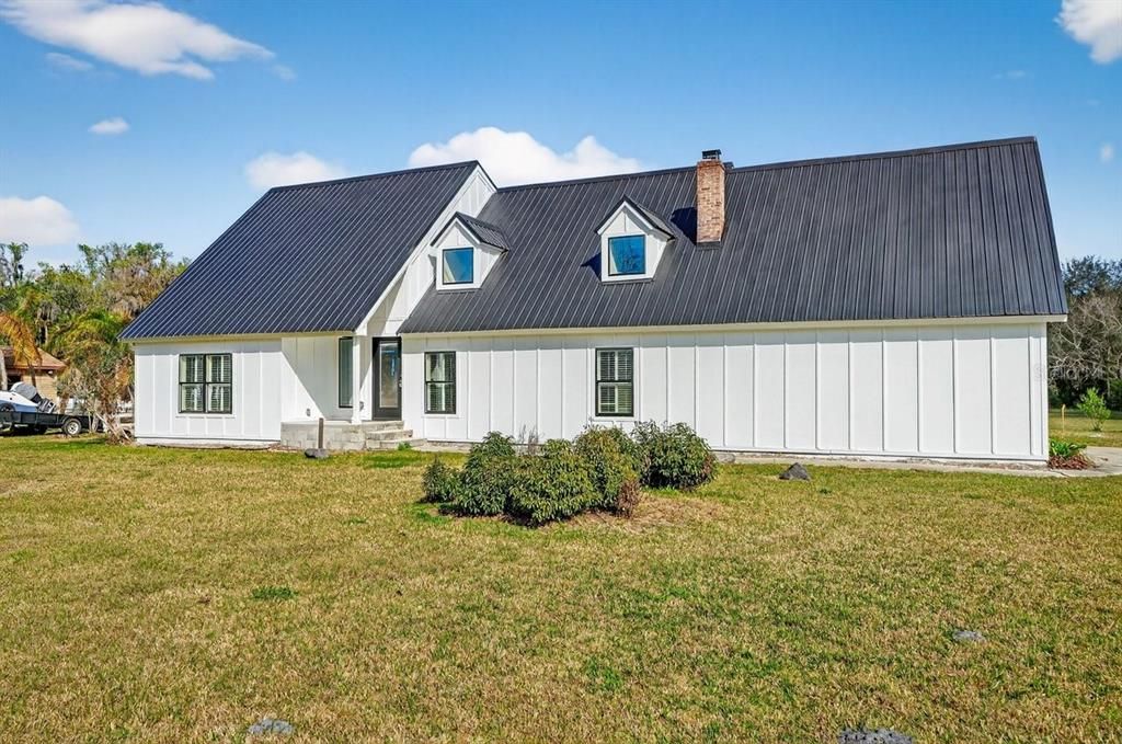 Под контрактом: $729,000 (4 спален, 2 ванн, 2612 Квадратных фут)