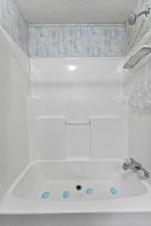 合同活跃: $249,900 (2 贝兹, 2 浴室, 1180 平方英尺)