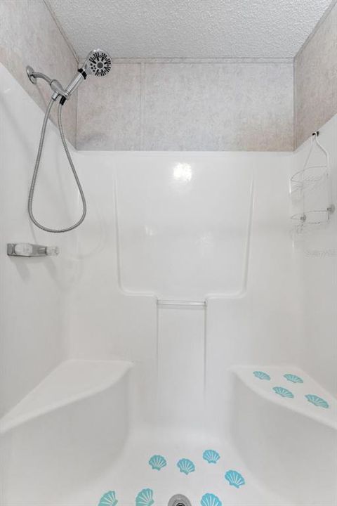 合同活跃: $249,900 (2 贝兹, 2 浴室, 1180 平方英尺)