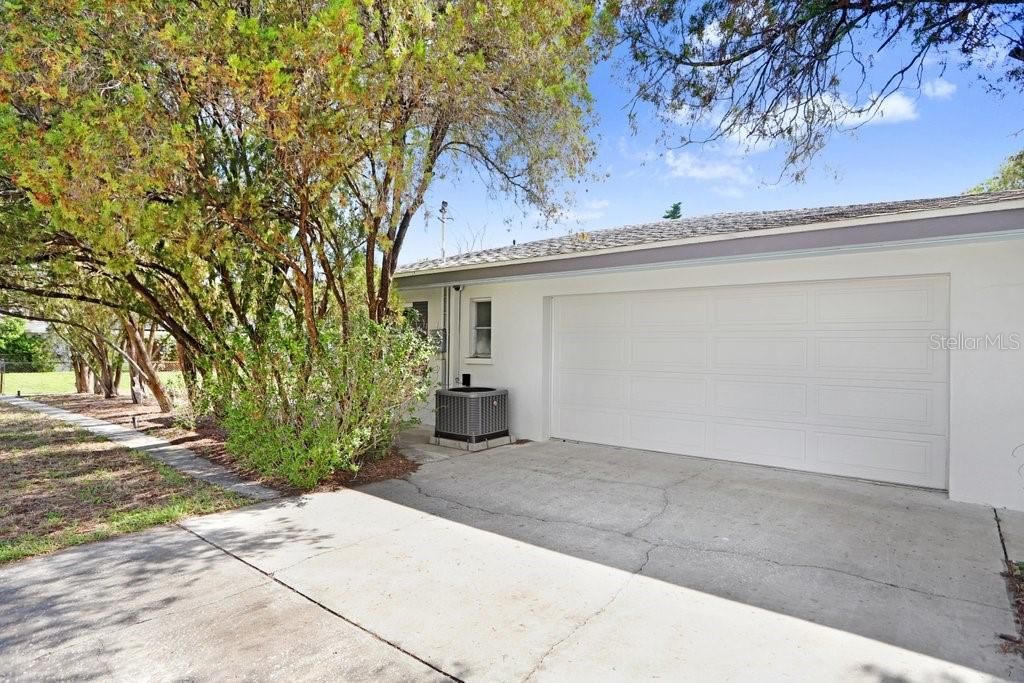 Activo con contrato: $415,000 (3 camas, 2 baños, 1956 Pies cuadrados)