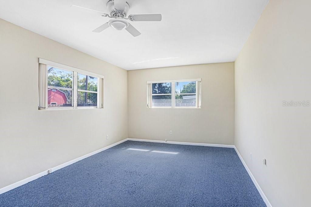 Activo con contrato: $415,000 (3 camas, 2 baños, 1956 Pies cuadrados)