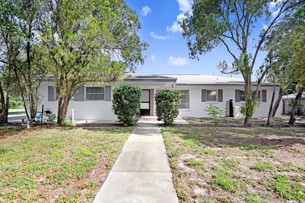 Activo con contrato: $415,000 (3 camas, 2 baños, 1956 Pies cuadrados)