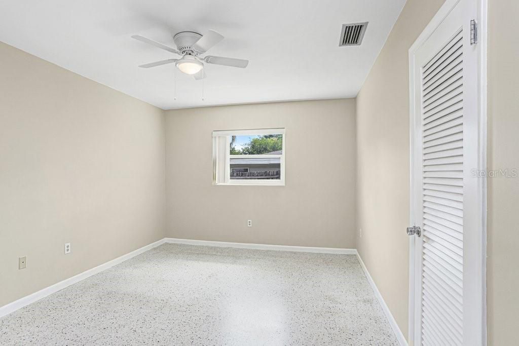 Activo con contrato: $415,000 (3 camas, 2 baños, 1956 Pies cuadrados)