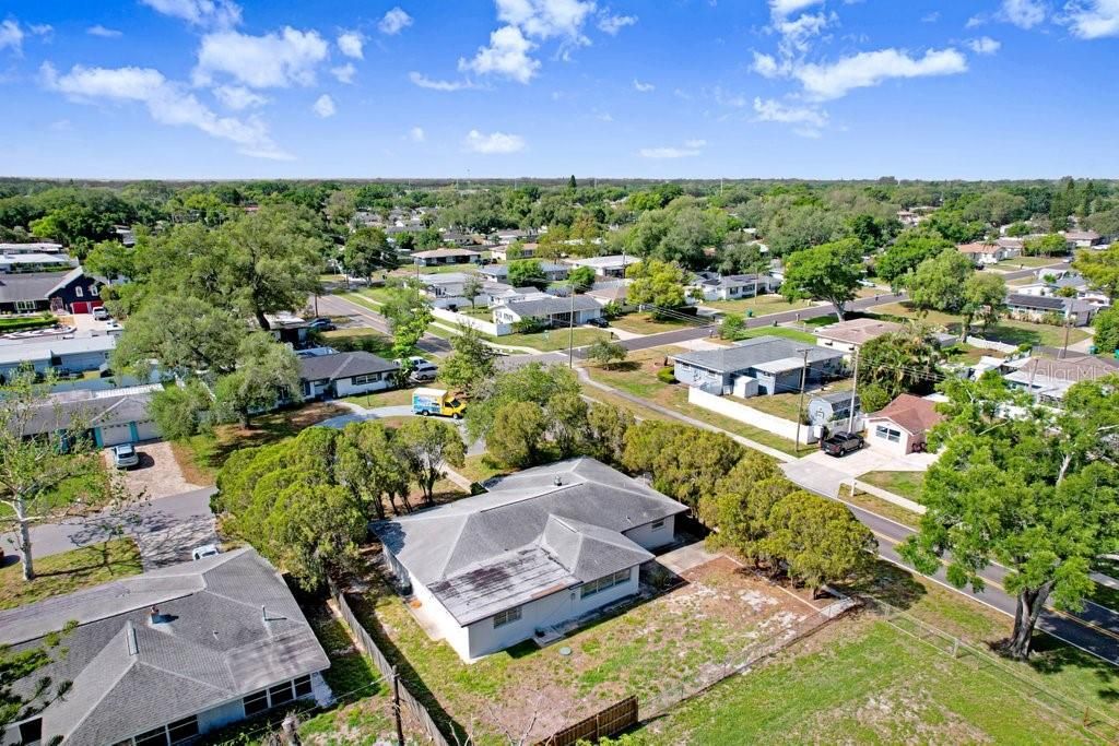 Activo con contrato: $415,000 (3 camas, 2 baños, 1956 Pies cuadrados)