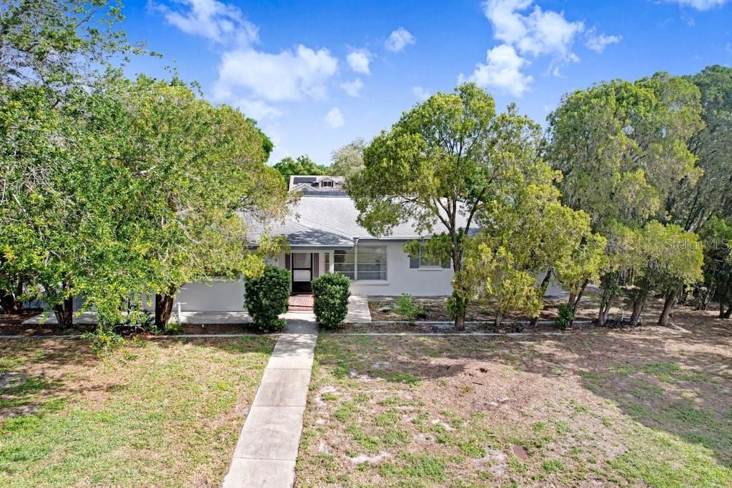 Activo con contrato: $415,000 (3 camas, 2 baños, 1956 Pies cuadrados)