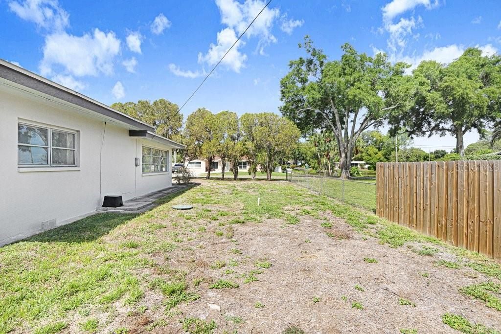 Activo con contrato: $415,000 (3 camas, 2 baños, 1956 Pies cuadrados)