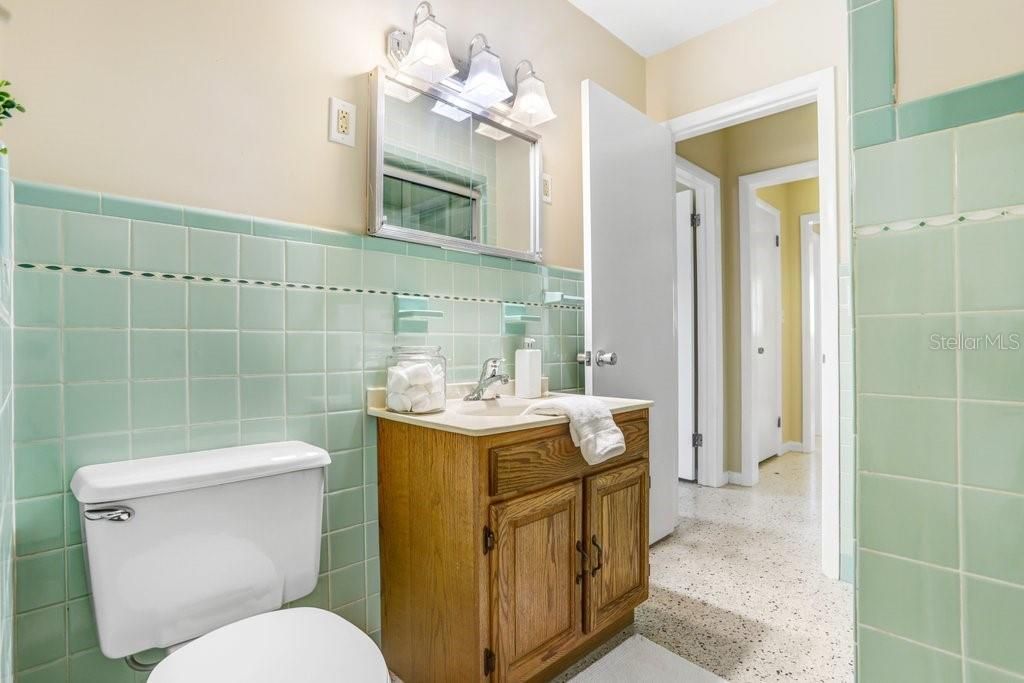 Activo con contrato: $415,000 (3 camas, 2 baños, 1956 Pies cuadrados)