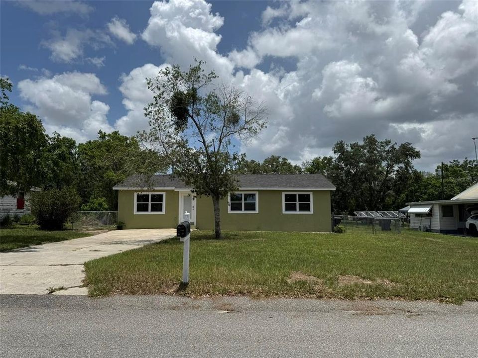 For Rent: $1,800 (3 beds, 2 baths, 1152 Square Feet)