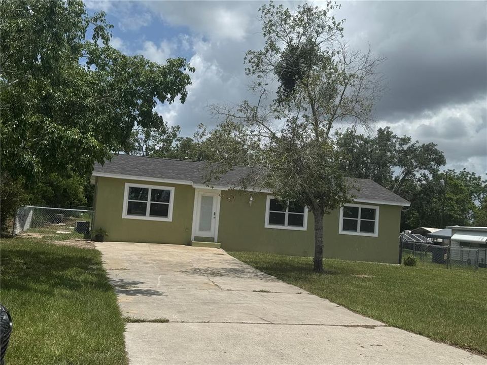 For Rent: $1,800 (3 beds, 2 baths, 1152 Square Feet)