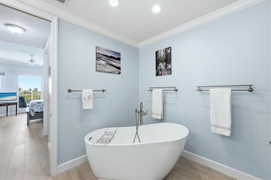 For Sale: $599,000 (2 beds, 2 baths, 1688 Square Feet)