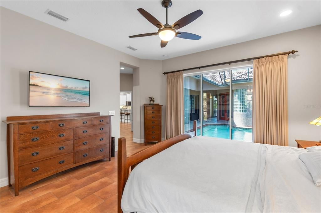 En Venta: $595,000 (3 camas, 3 baños, 1840 Pies cuadrados)
