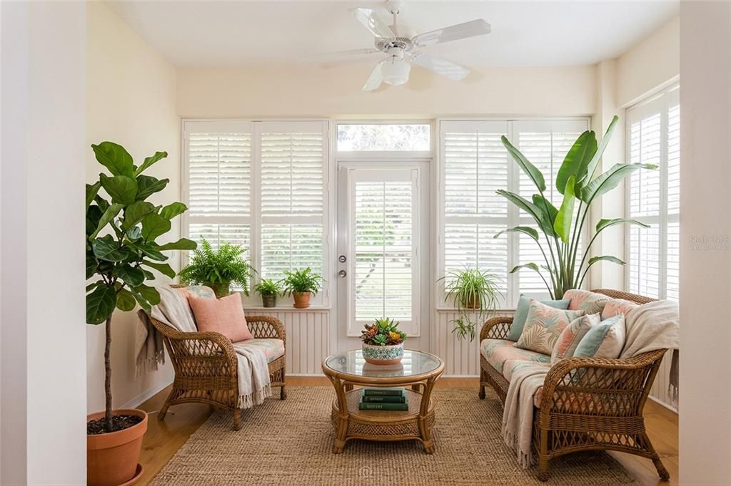 For Sale: $262,000 (3 beds, 2 baths, 1369 Square Feet)