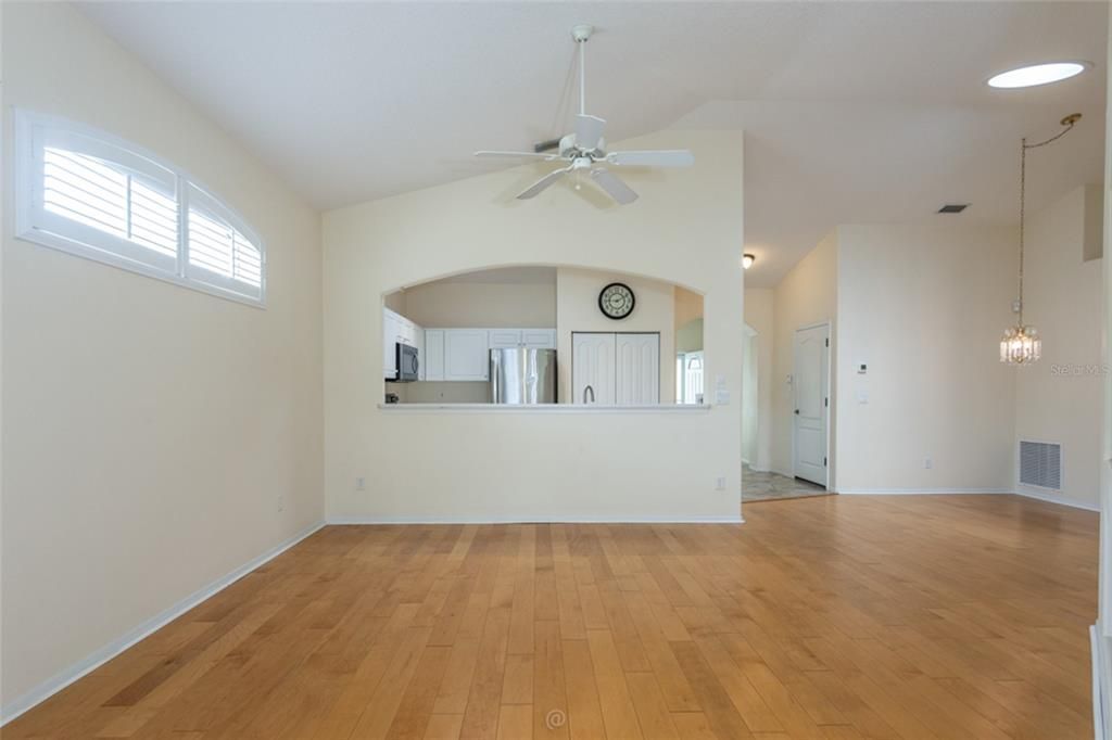 For Sale: $262,000 (3 beds, 2 baths, 1369 Square Feet)
