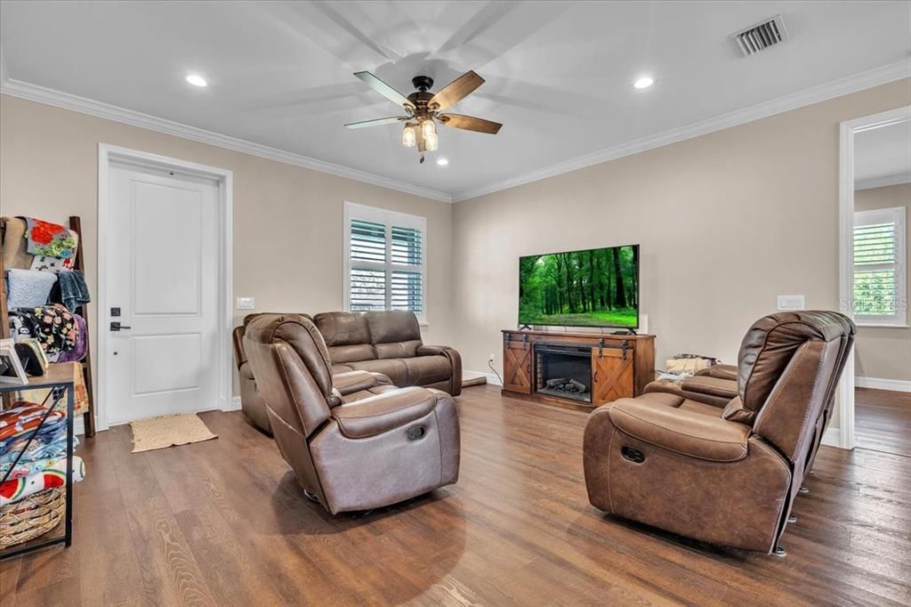 For Sale: $440,000 (3 beds, 2 baths, 1400 Square Feet)