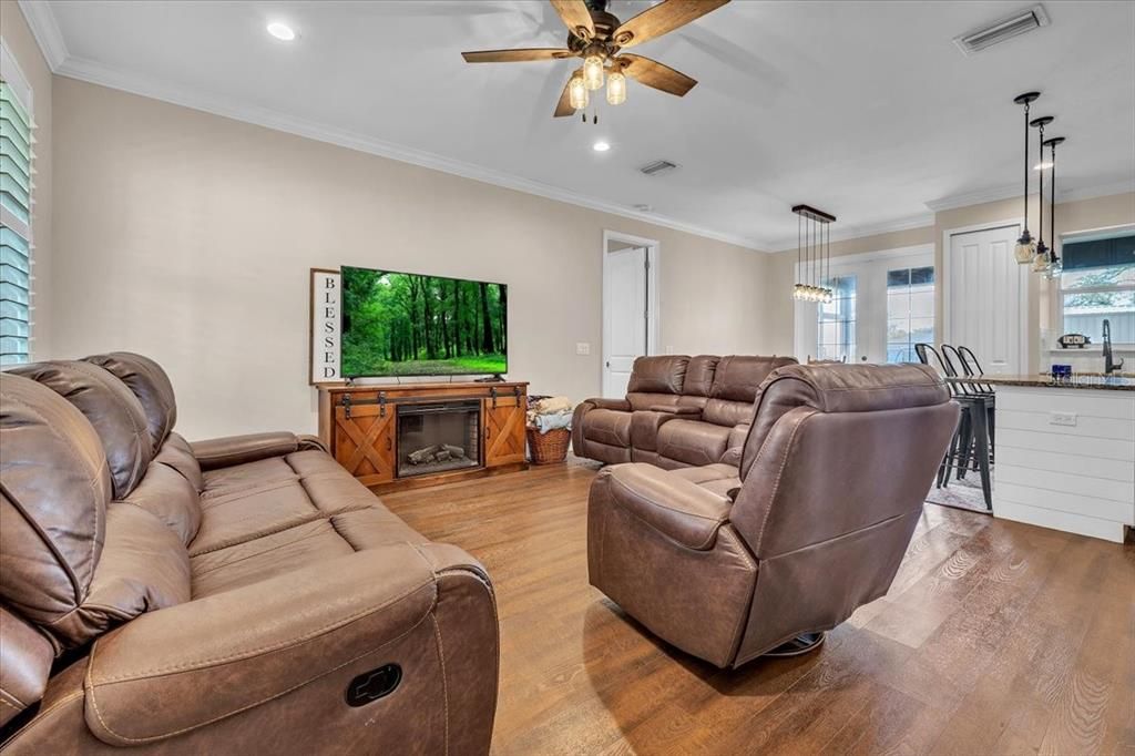 For Sale: $440,000 (3 beds, 2 baths, 1400 Square Feet)