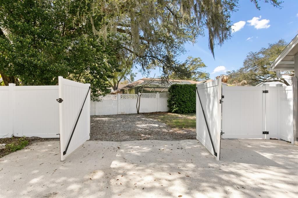 Activo con contrato: $725,000 (4 camas, 3 baños, 2964 Pies cuadrados)