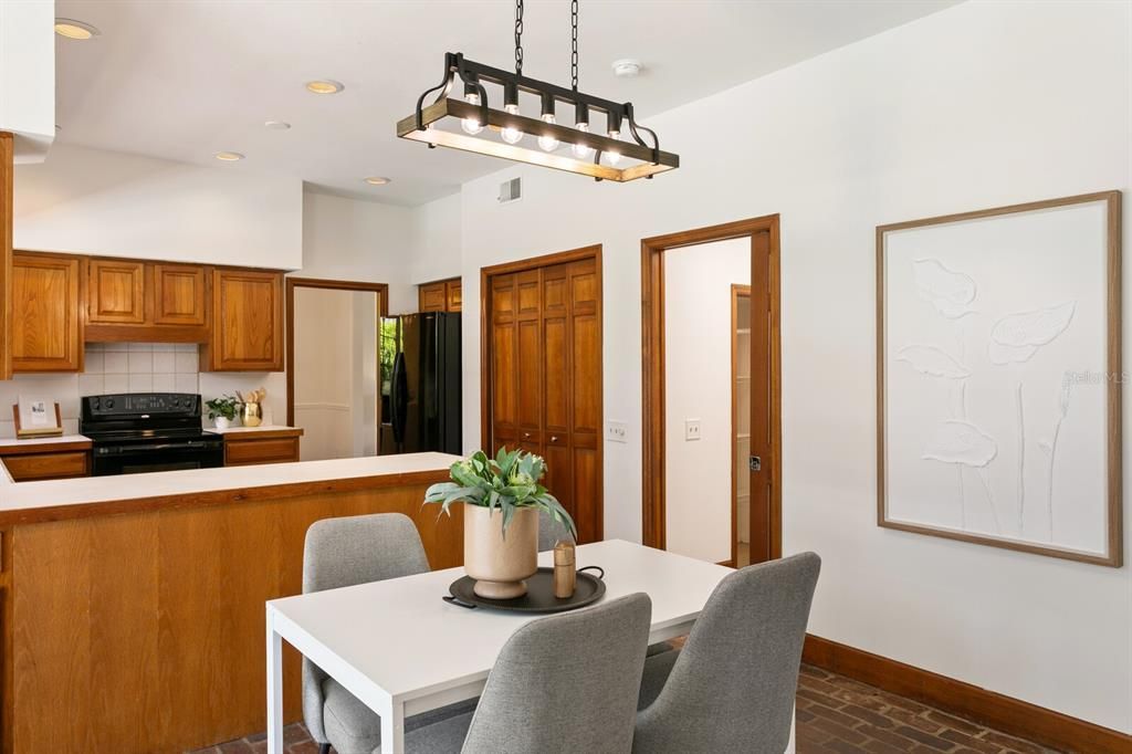 Activo con contrato: $725,000 (4 camas, 3 baños, 2964 Pies cuadrados)