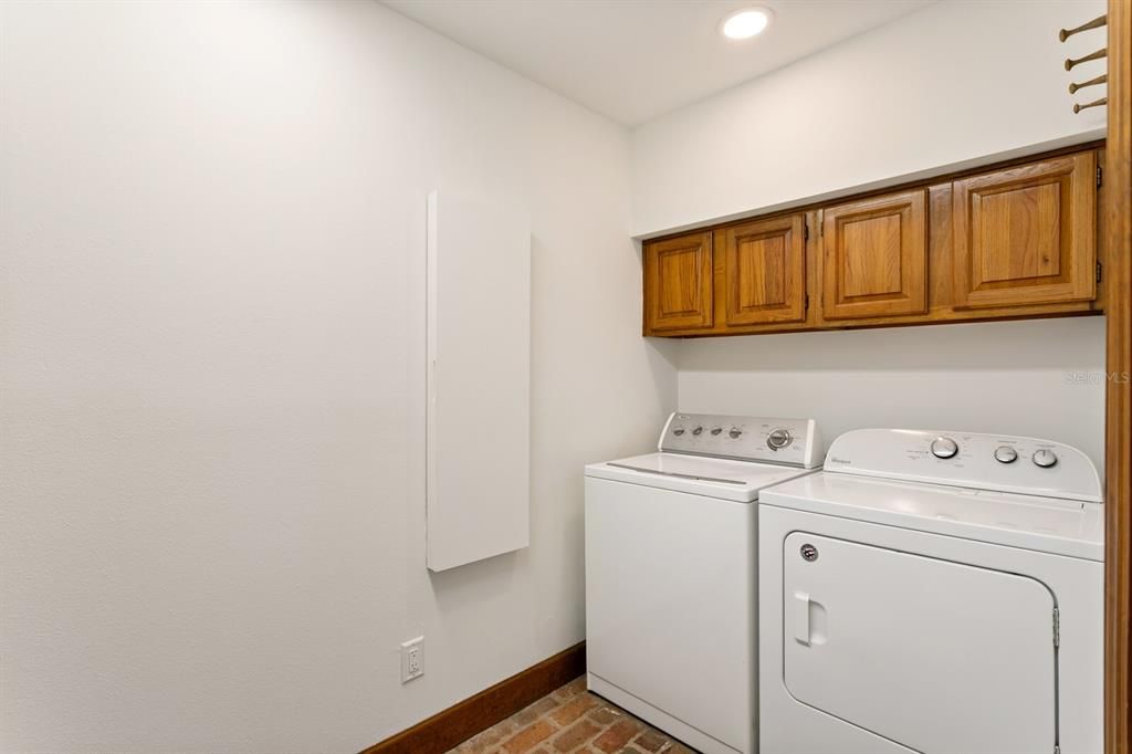 Activo con contrato: $725,000 (4 camas, 3 baños, 2964 Pies cuadrados)