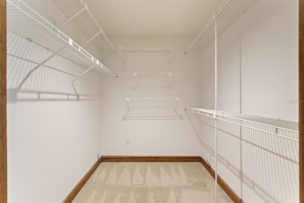Activo con contrato: $725,000 (4 camas, 3 baños, 2964 Pies cuadrados)