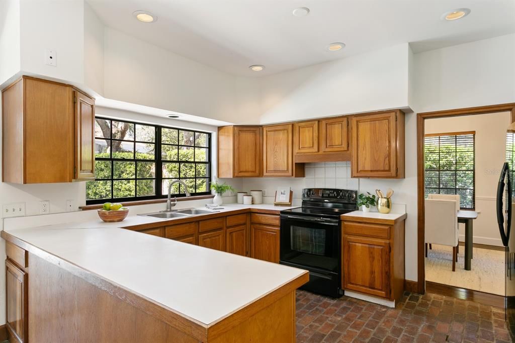 Activo con contrato: $725,000 (4 camas, 3 baños, 2964 Pies cuadrados)