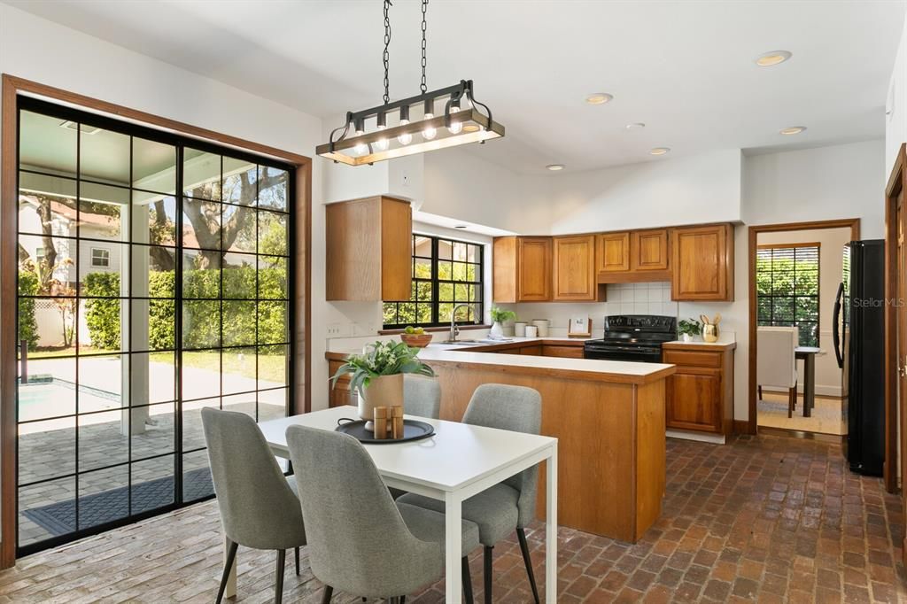 Activo con contrato: $725,000 (4 camas, 3 baños, 2964 Pies cuadrados)