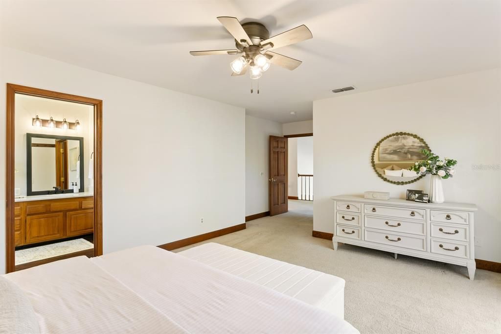 Activo con contrato: $725,000 (4 camas, 3 baños, 2964 Pies cuadrados)