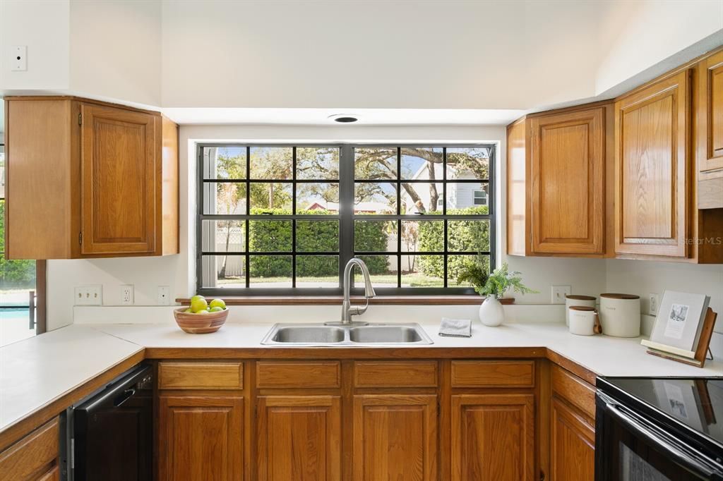 Activo con contrato: $725,000 (4 camas, 3 baños, 2964 Pies cuadrados)