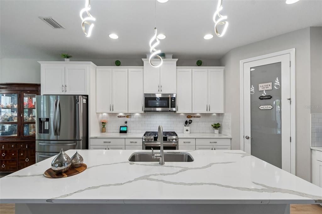 Activo con contrato: $780,000 (6 camas, 4 baños, 3336 Pies cuadrados)