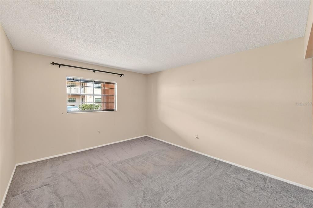 Active With Contract: $179,900 (2 beds, 2 baths, 1110 Square Feet)