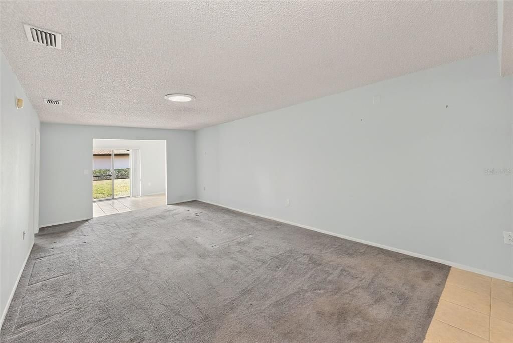 Active With Contract: $179,900 (2 beds, 2 baths, 1110 Square Feet)