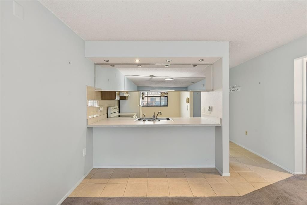 Active With Contract: $179,900 (2 beds, 2 baths, 1110 Square Feet)