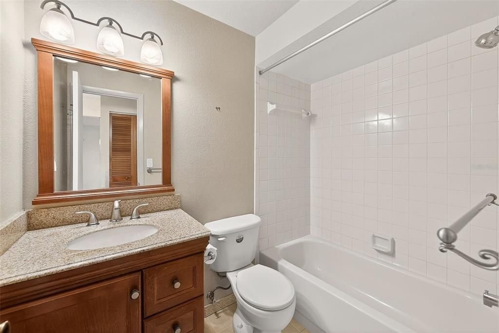 Active With Contract: $179,900 (2 beds, 2 baths, 1110 Square Feet)