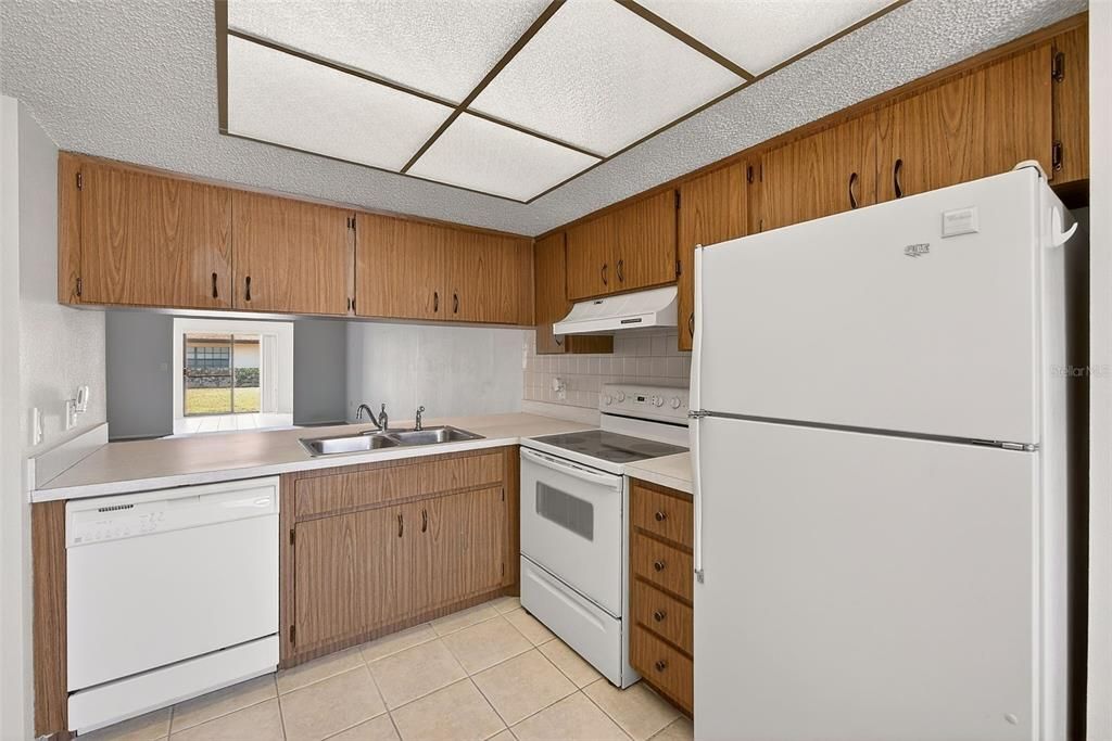 Active With Contract: $179,900 (2 beds, 2 baths, 1110 Square Feet)