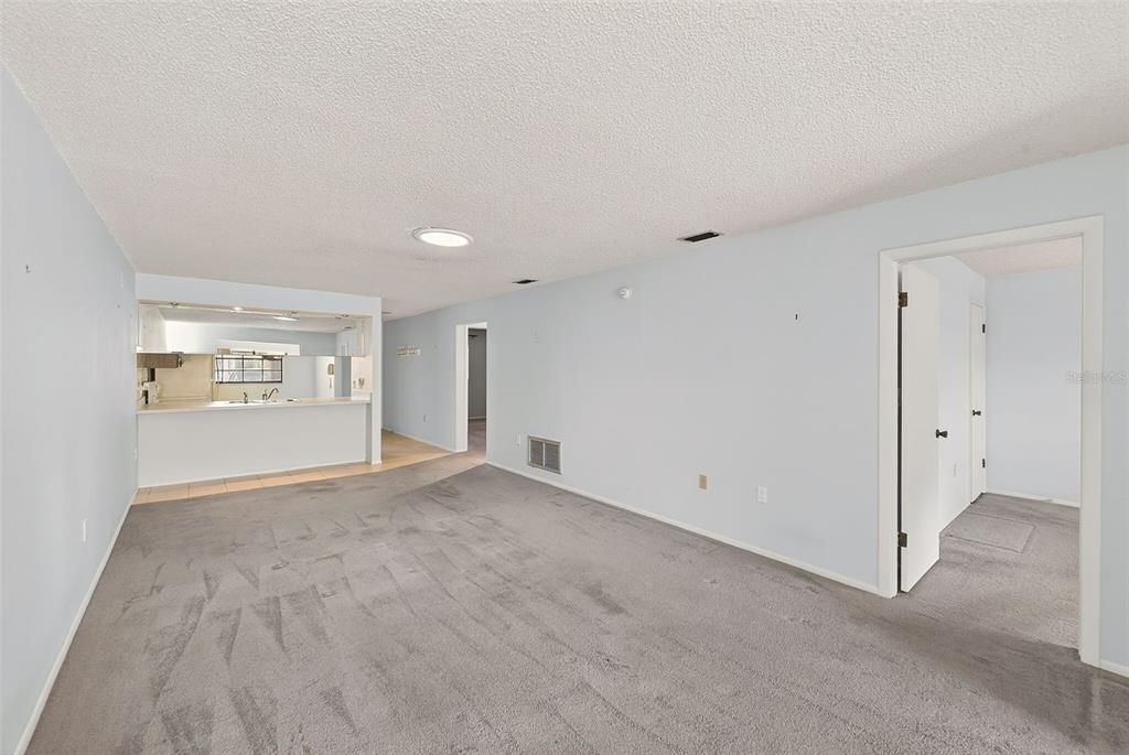 Active With Contract: $179,900 (2 beds, 2 baths, 1110 Square Feet)