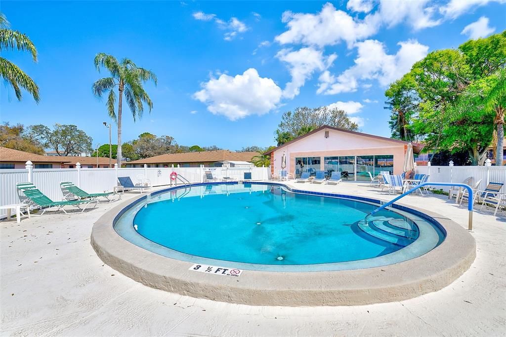 Active With Contract: $179,900 (2 beds, 2 baths, 1110 Square Feet)