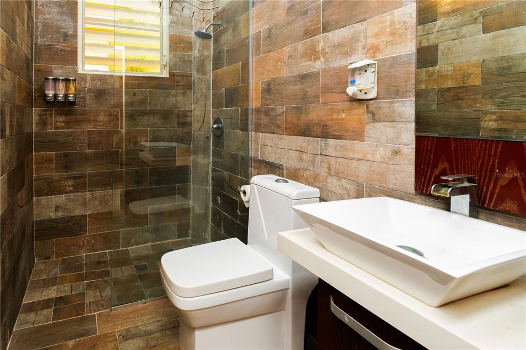 For Sale: $2,350,000 (8 beds, 5 baths, 5553 Square Feet)