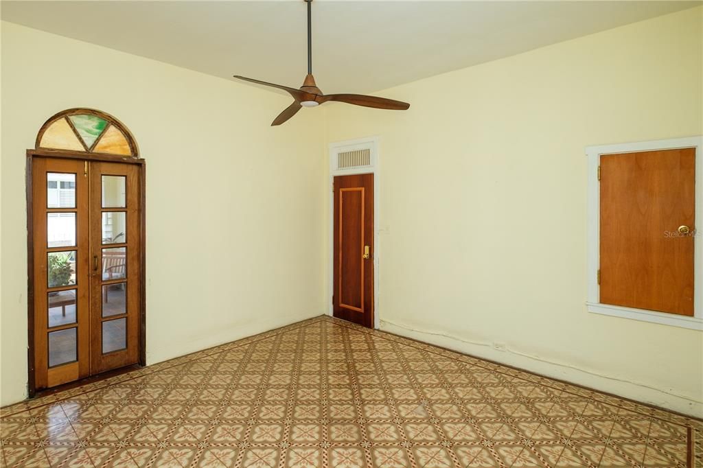 For Sale: $2,350,000 (8 beds, 5 baths, 5553 Square Feet)