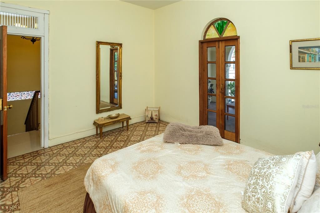 For Sale: $2,350,000 (8 beds, 5 baths, 5553 Square Feet)