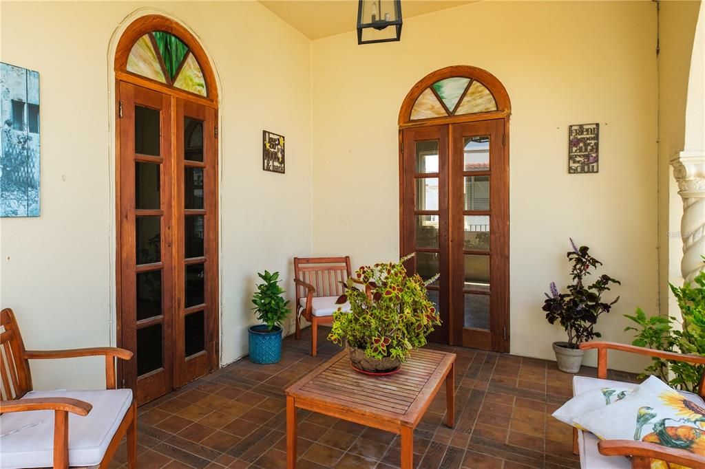 For Sale: $2,350,000 (8 beds, 5 baths, 5553 Square Feet)