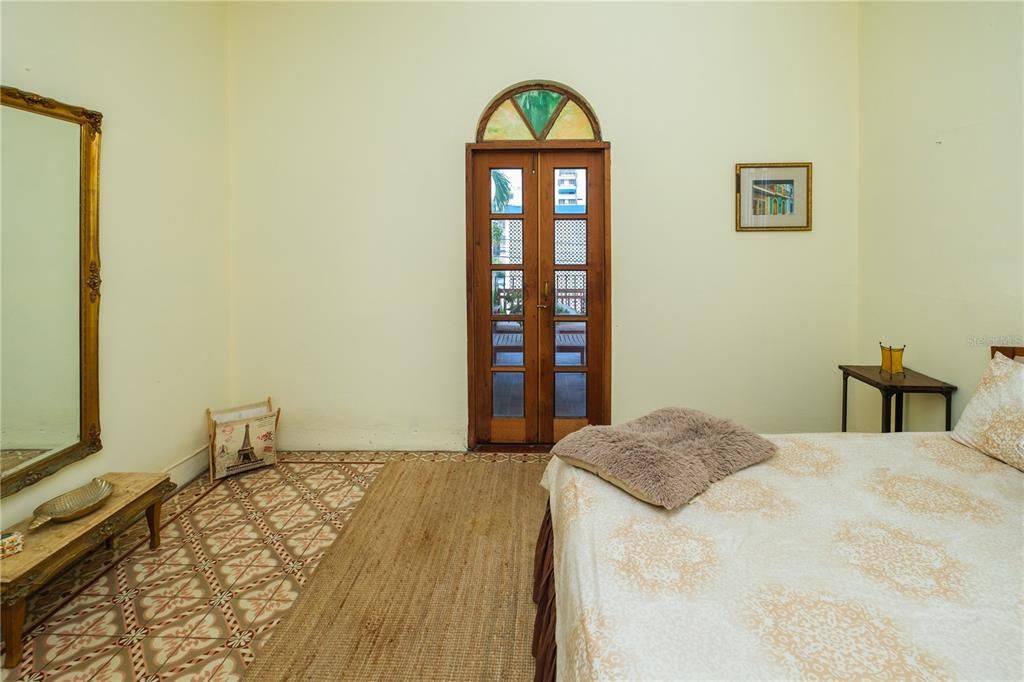 For Sale: $2,350,000 (8 beds, 5 baths, 5553 Square Feet)