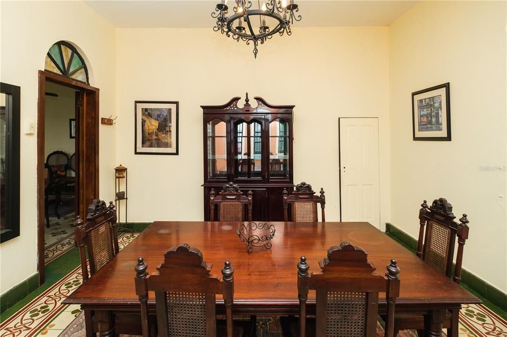For Sale: $2,350,000 (8 beds, 5 baths, 5553 Square Feet)