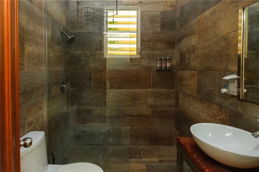 For Sale: $2,350,000 (8 beds, 5 baths, 5553 Square Feet)
