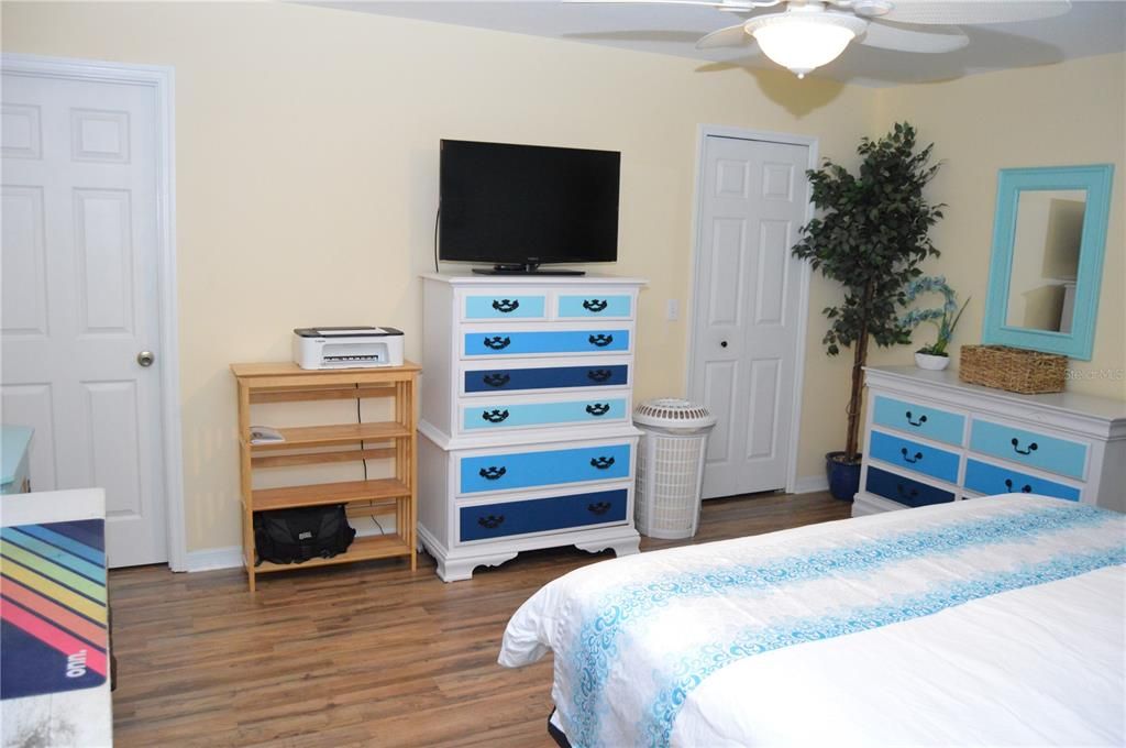 Activo con contrato: $239,999 (3 camas, 2 baños, 1404 Pies cuadrados)