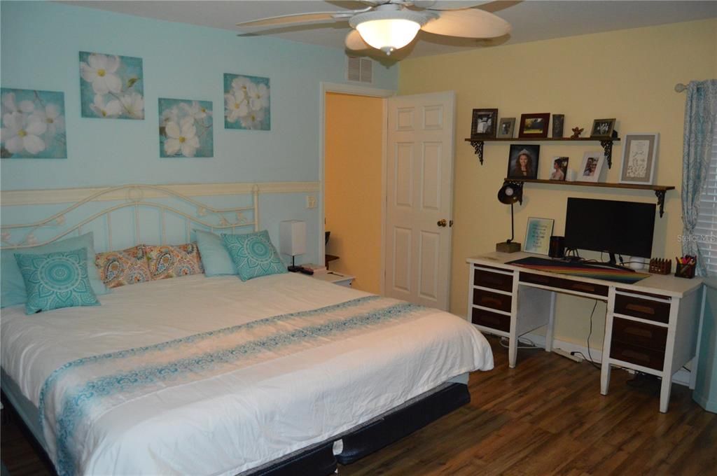 Activo con contrato: $239,999 (3 camas, 2 baños, 1404 Pies cuadrados)
